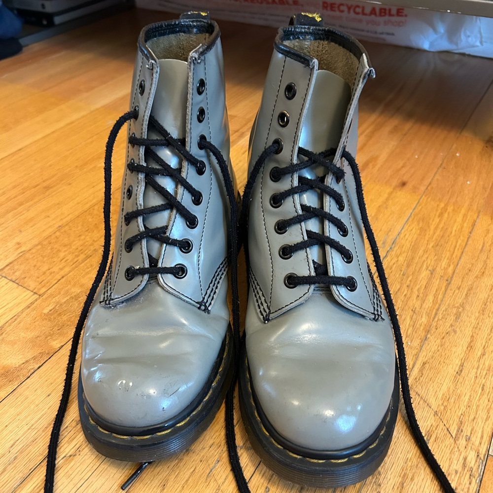 Dr. Martin’s 1460 Women's Patent Leather Lace Up Boots Grey